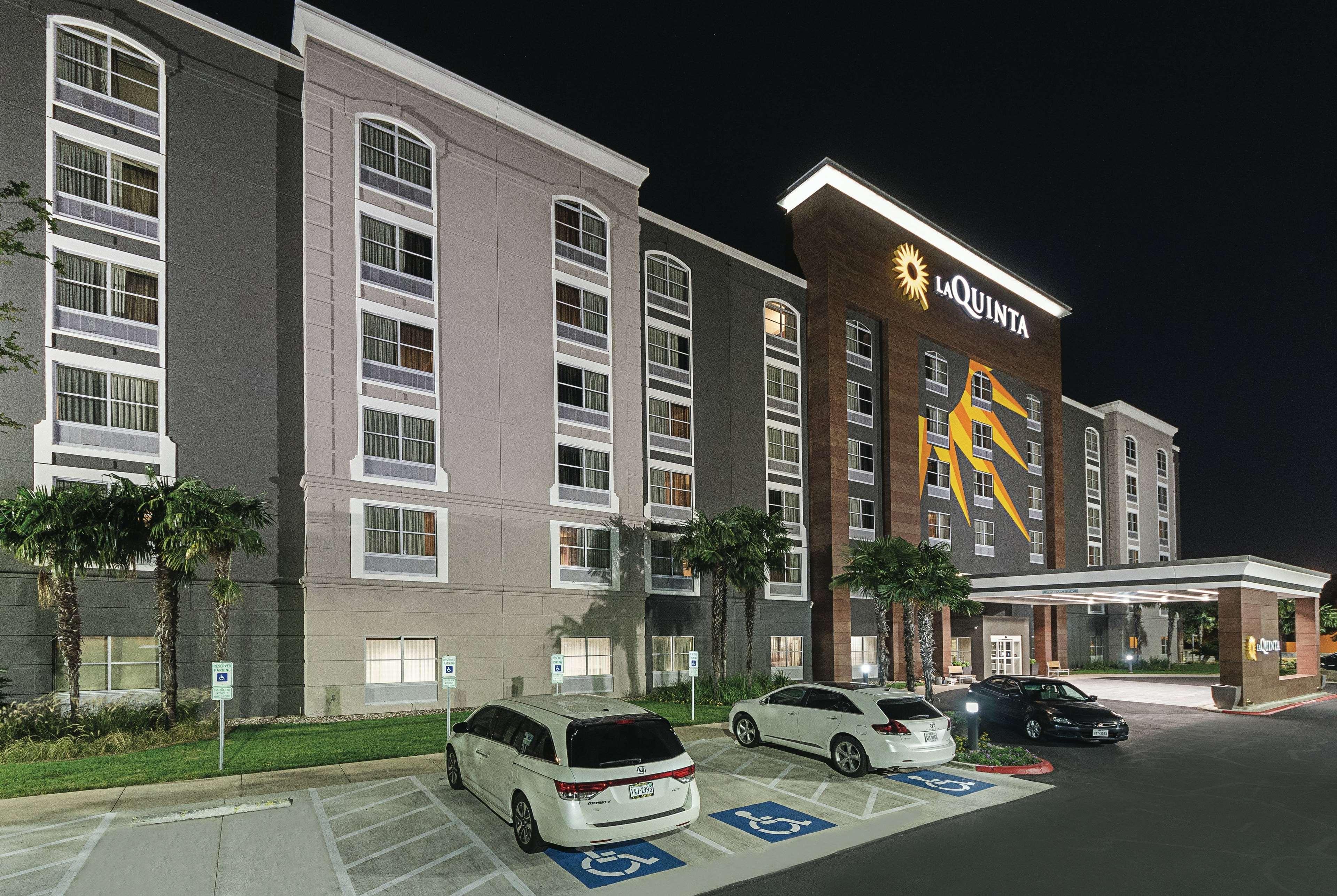 La Quinta Inn & Suites By Wyndham San Antonio Downtown Dış mekan fotoğraf