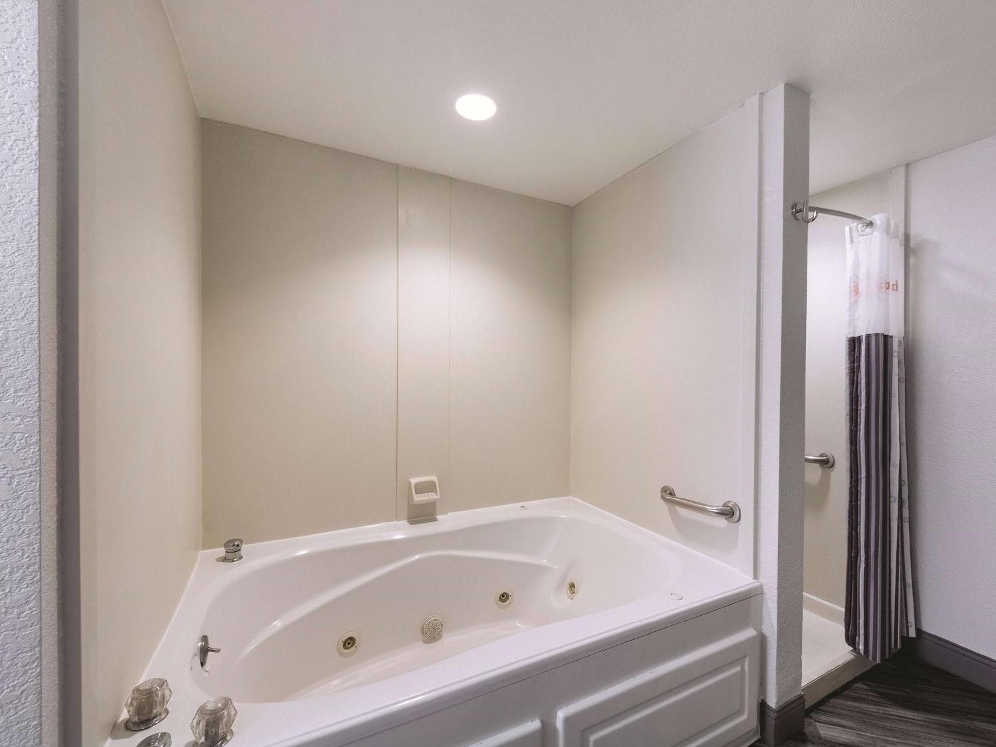 La Quinta Inn & Suites By Wyndham San Antonio Downtown Dış mekan fotoğraf