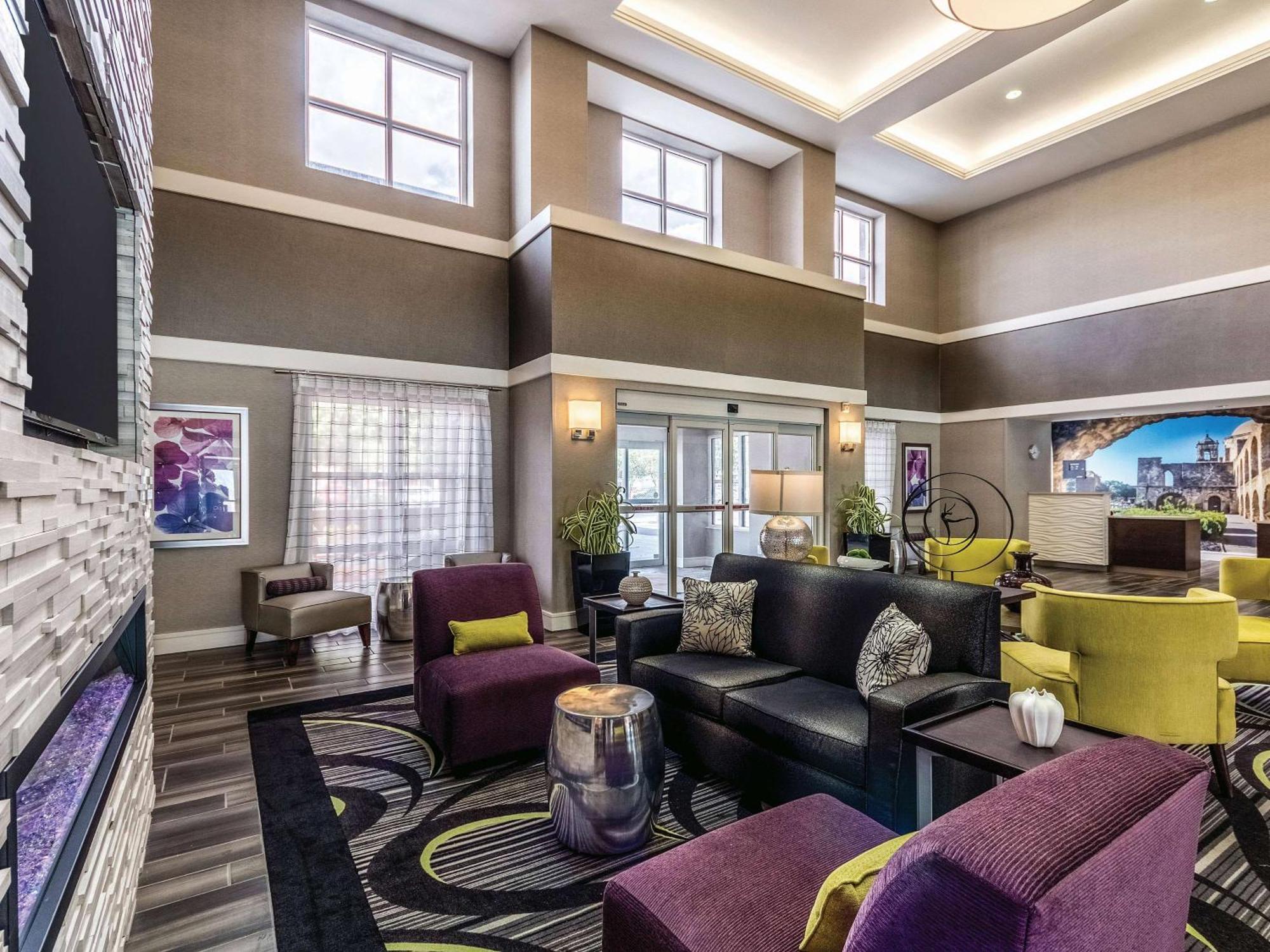 La Quinta Inn & Suites By Wyndham San Antonio Downtown Dış mekan fotoğraf