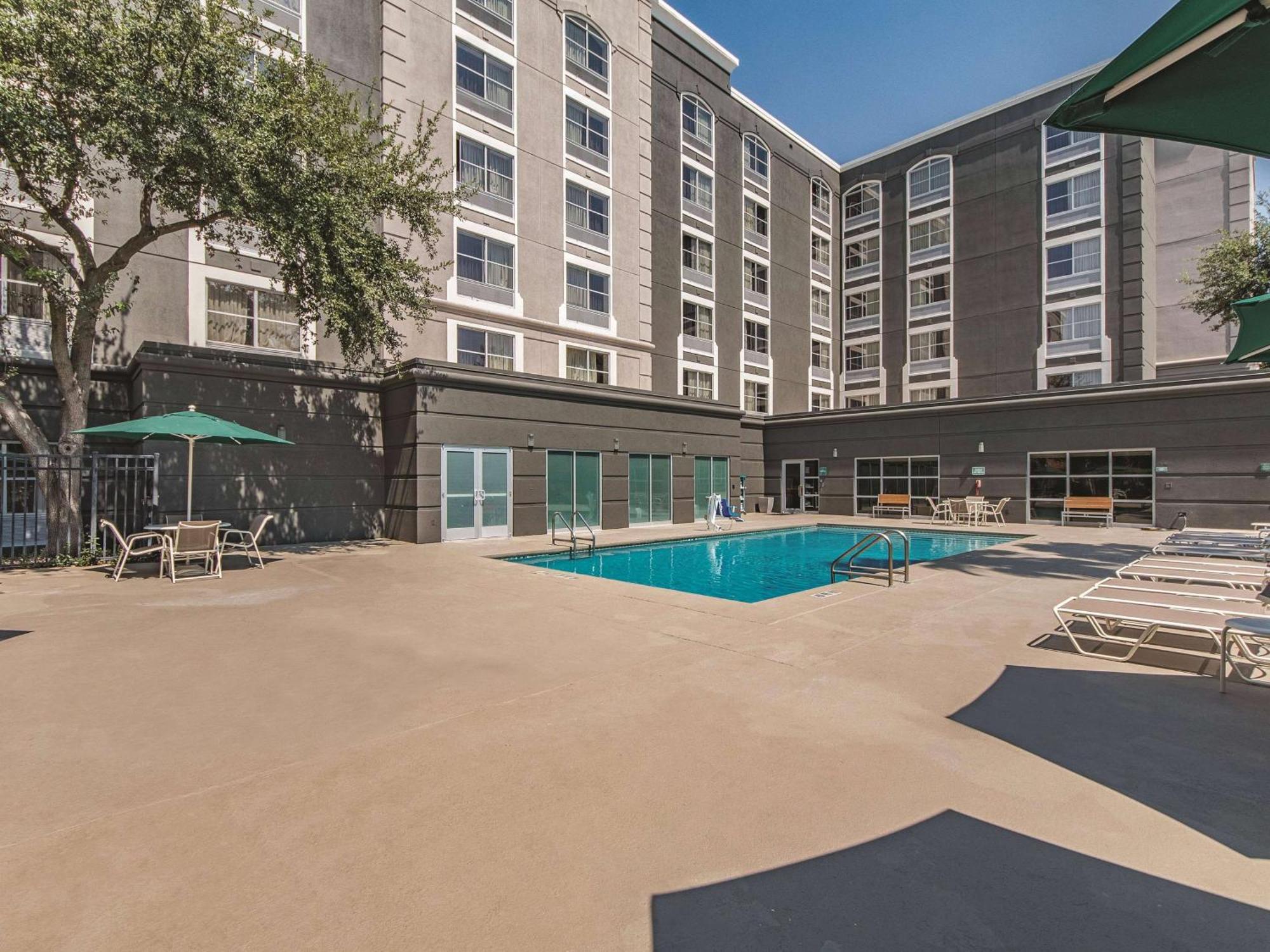 La Quinta Inn & Suites By Wyndham San Antonio Downtown Dış mekan fotoğraf