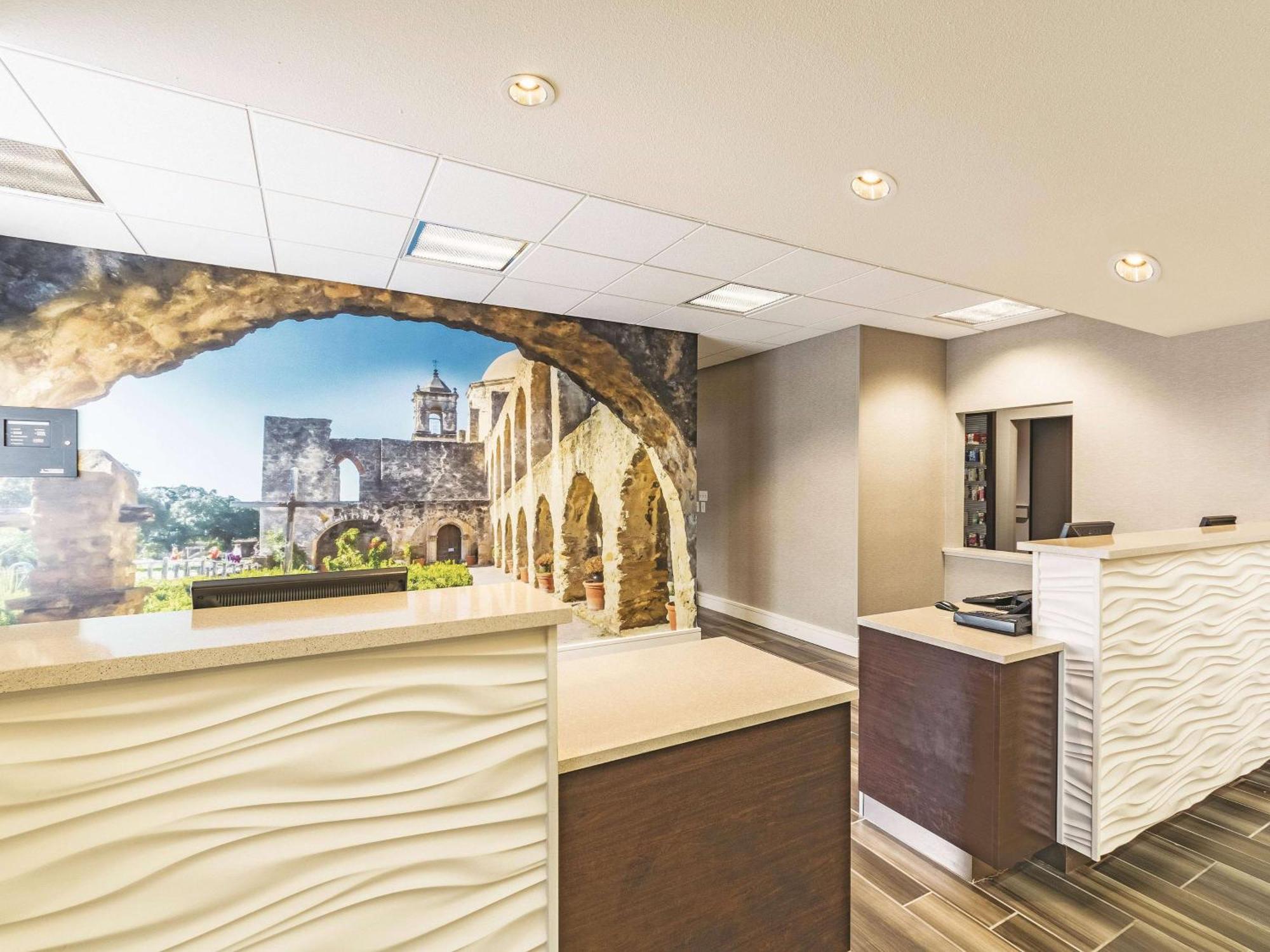 La Quinta Inn & Suites By Wyndham San Antonio Downtown Dış mekan fotoğraf