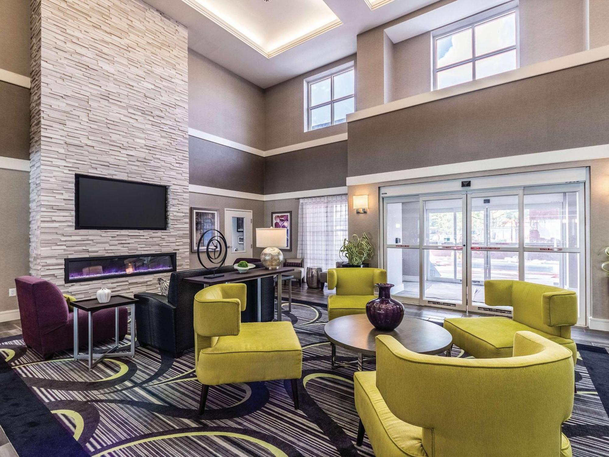La Quinta Inn & Suites By Wyndham San Antonio Downtown Dış mekan fotoğraf