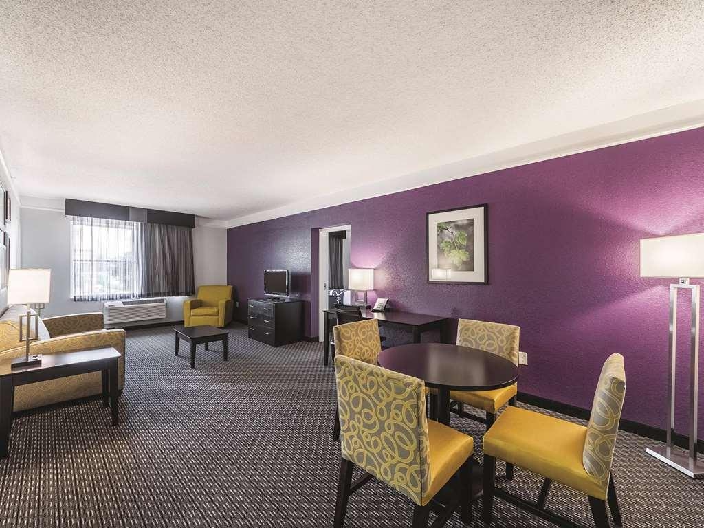 La Quinta Inn & Suites By Wyndham San Antonio Downtown Oda fotoğraf